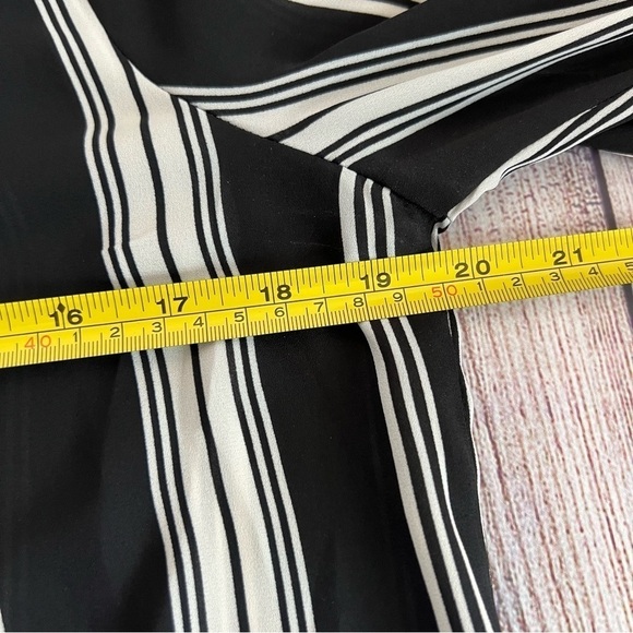 White House Black Market Striped Top Medium - Picture 5 of 7